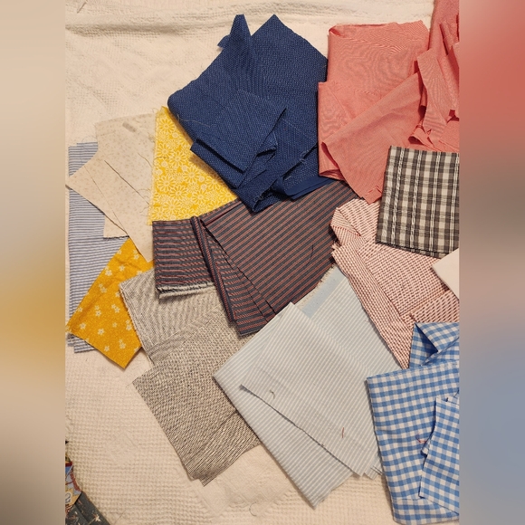 Cotton fabric scraps, assorted sizes and prints. - Picture 7 of 7